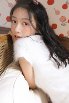 抽象画中的越南少女